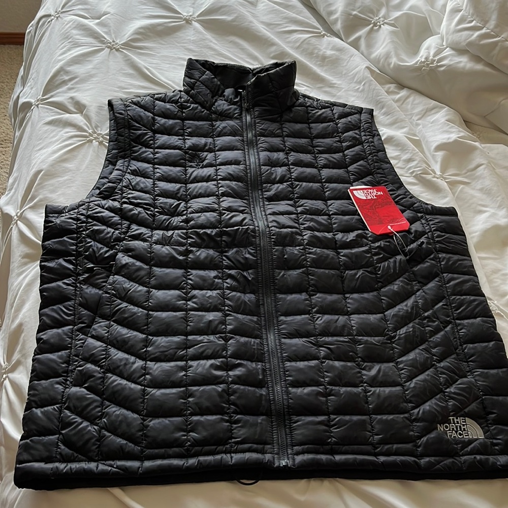 The North Face men’s XL quilted vest.